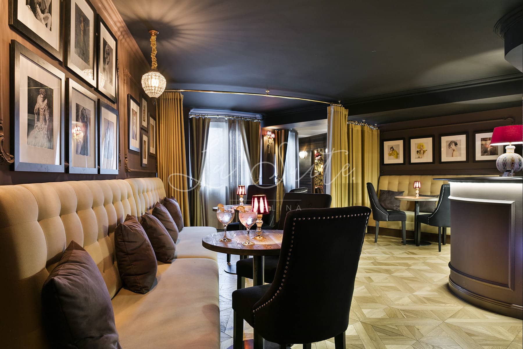 Luxurious Bar, with elegant and discreet Victorian décor in La Suite, Barcelona