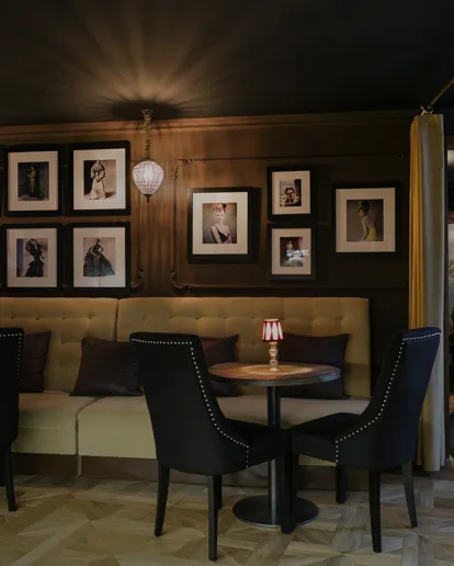 Intérieur élégant dans une maison close, La Suite Barcelona